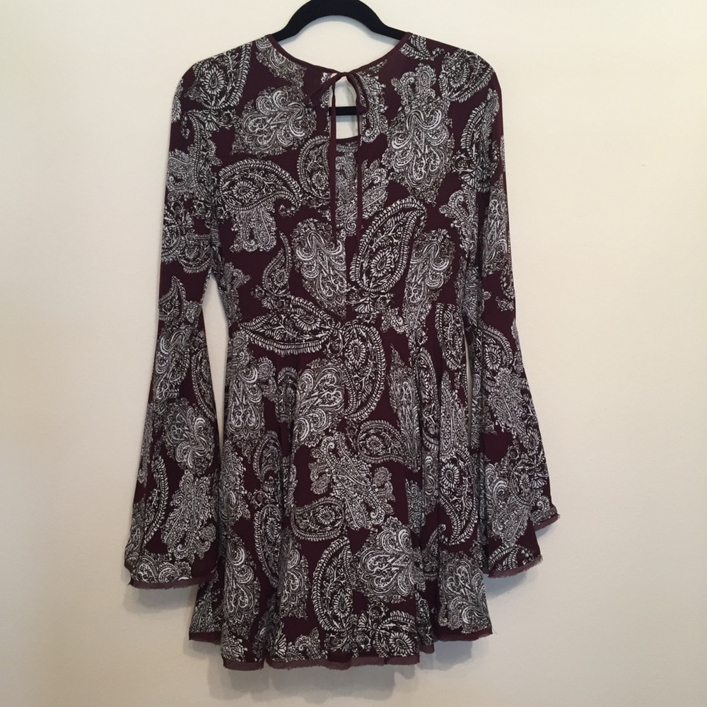 Bell sleeve dress - Picture 2 of 5
